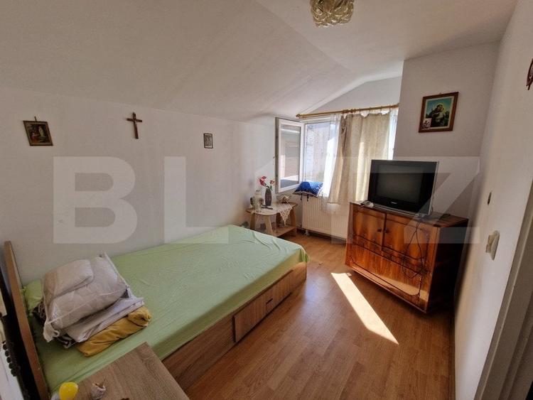 Casă individuală cu 8 camere cu Canalizare în Central