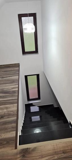 Casă cu 7 camere cu Teren 820 Mp în Central