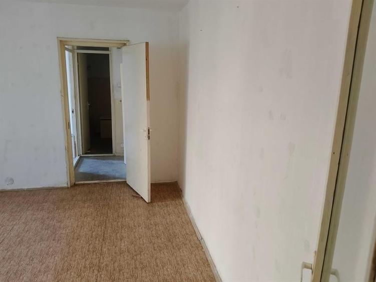 Apartament cu 2 camere semidecomandat în Rovine