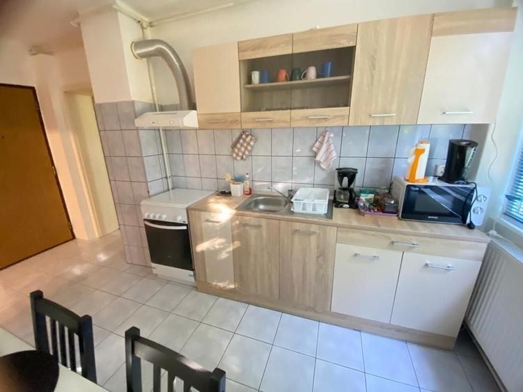 Apartament cu 3 camere semidecomandat în Medicină