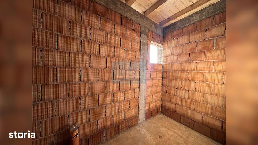 Casă cu 4 camere cu Teren 2000 Mp în Baciu