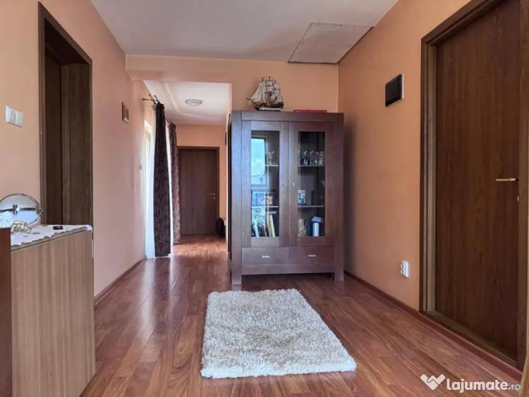 Casă cu 7 camere cu Teren 585 Mp în Lăpuș Argeș