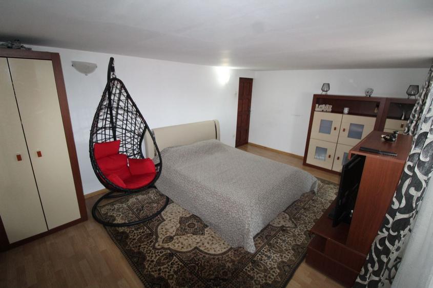 Casă individuală cu 7 camere cu Teren 5755 Mp în Iași-Gorj