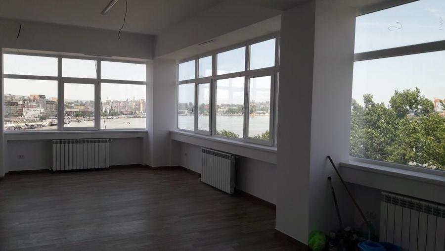 Spațiu comercial, de 74 mp, în Faleză