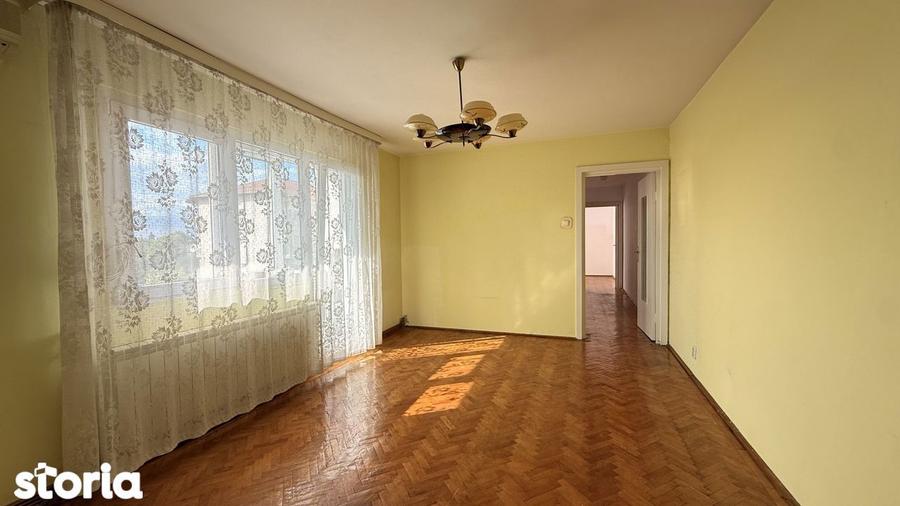 Apartament cu 3 camere semidecomandat în Circumvalațiunii