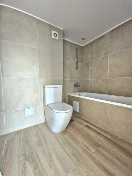 Apartament cu 3 camere semidecomandat în Olimp