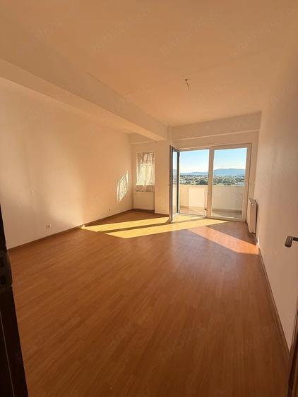 Apartament cu 3 camere decomandat în Independenței