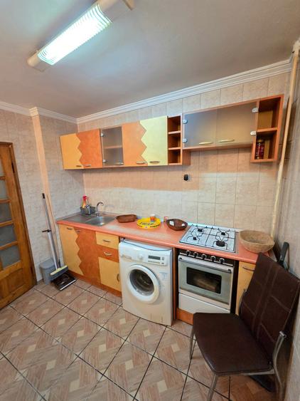 Apartament cu 2 camere decomandat în Uverturii