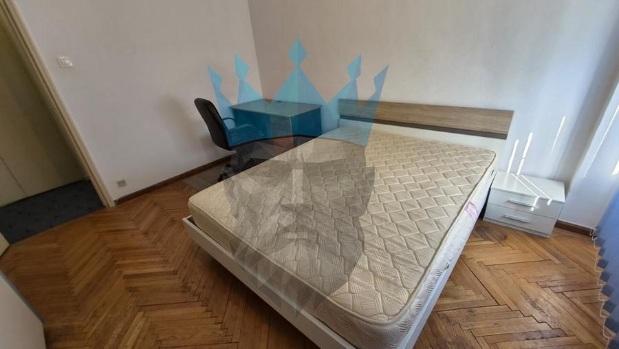 Apartament cu 3 camere decomandat, mobilat în P-ța Unirii