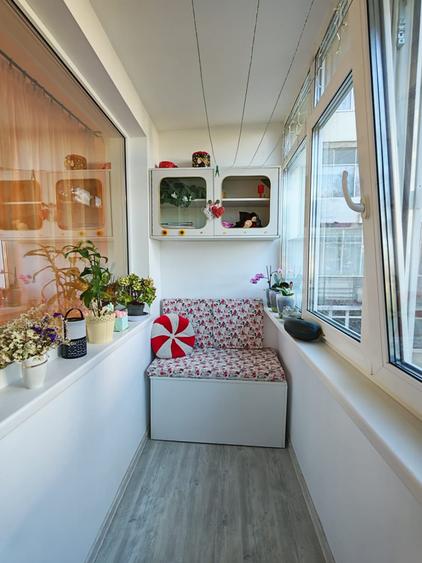 Apartament cu 3 camere decomandat, mobilat în Cornișa