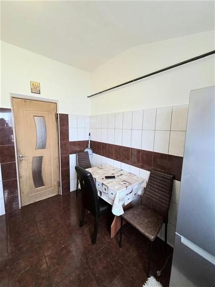 Apartament cu 2 camere semidecomandat în Km 4-5