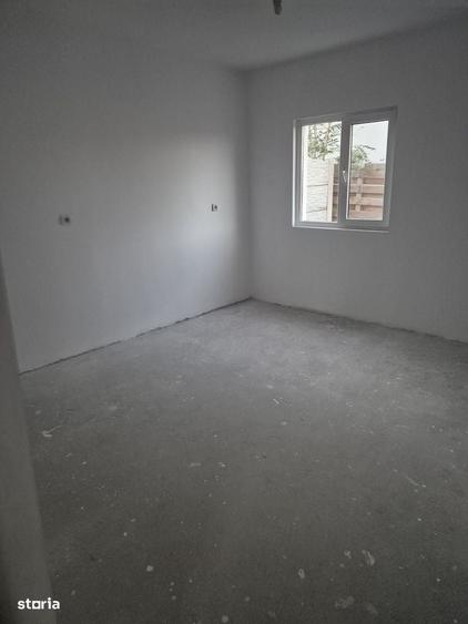 Casă cu 4 camere în Lumina