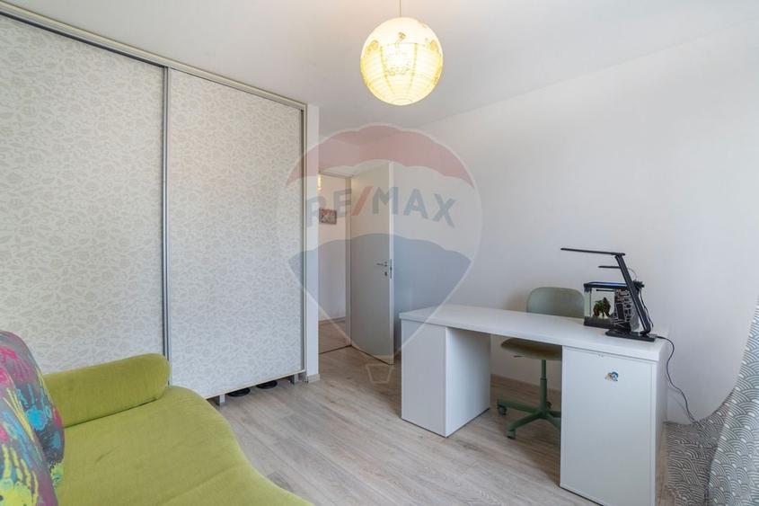 Apartament cu 3 camere decomandat, mobilat în Tractorul