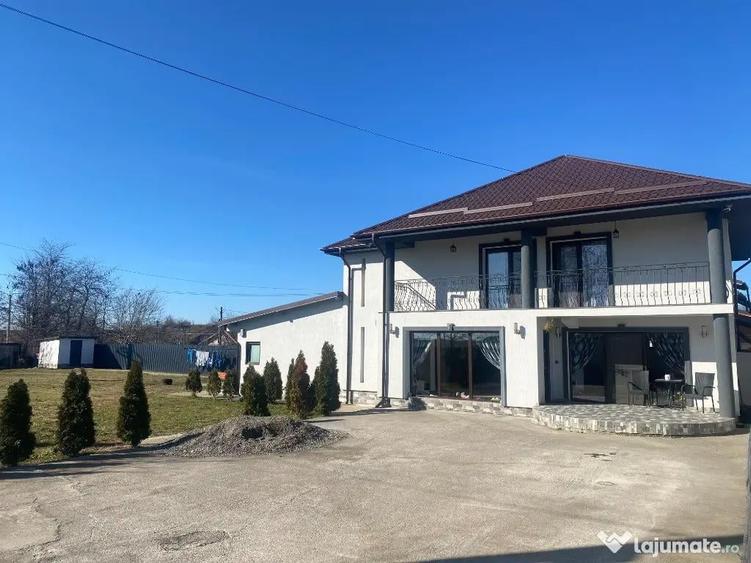 Casă cu 4 camere cu Teren 1200 Mp în Țintea