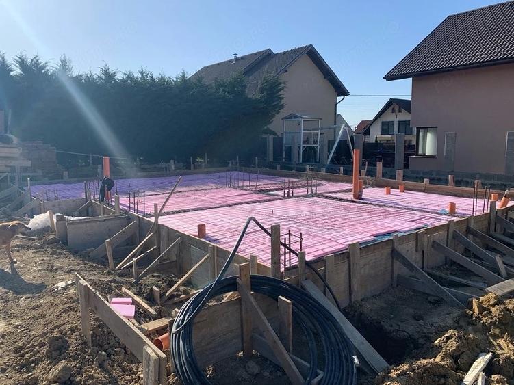 Casă cu 5 camere cu Teren 500 Mp în Central