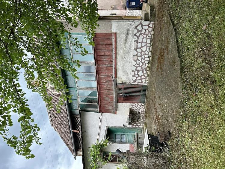 Casă cu Teren 1500 Mp în Presaca