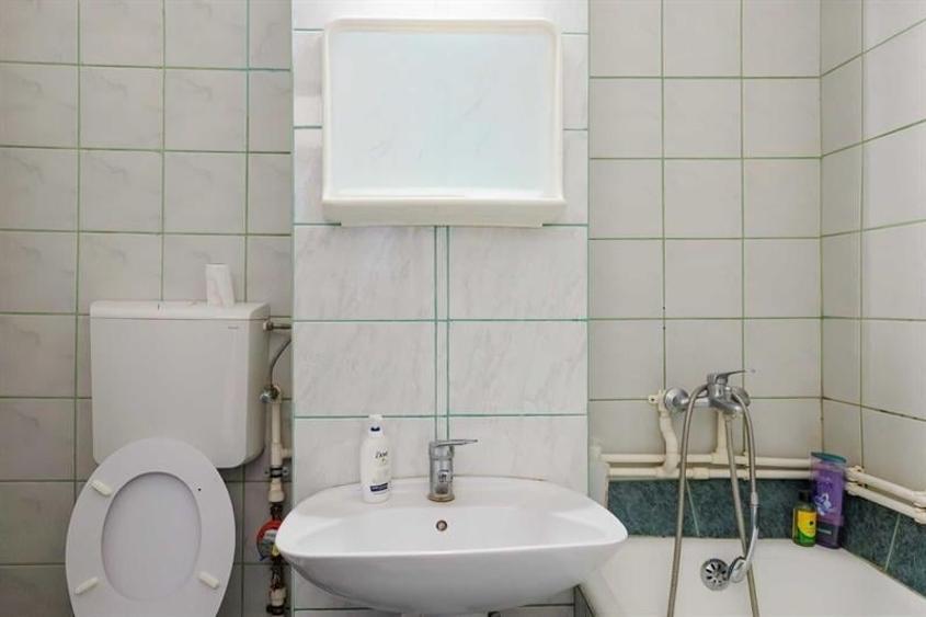 Garsonieră decomandată, mobilată în Rovine