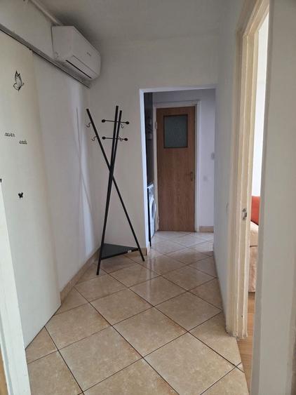 Apartament cu 3 camere decomandat, mobilat în Doamna Ghica