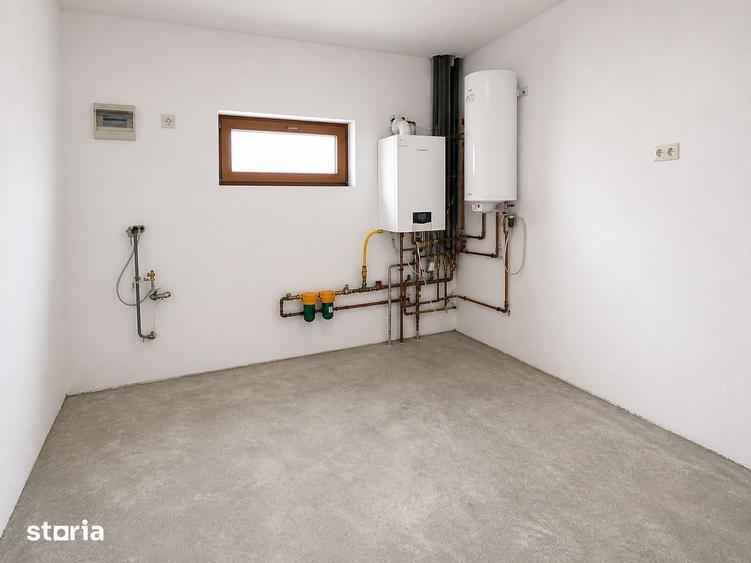Casă cu 6 camere cu Teren 1000 Mp în Podu Roș