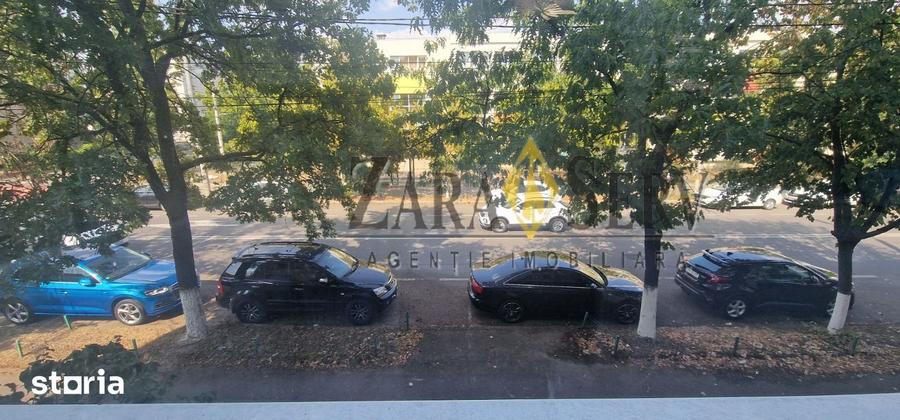 Apartament cu 3 camere decomandat în Vest