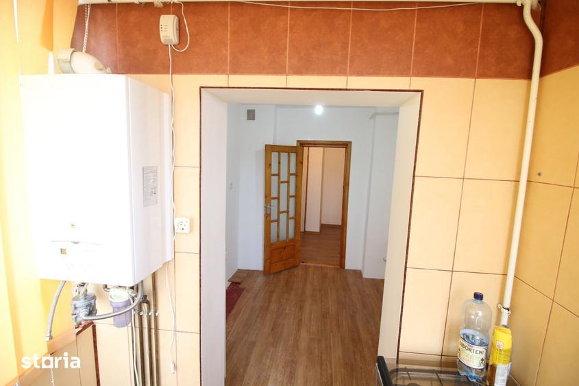 Apartament cu 3 camere decomandat în Micro 17