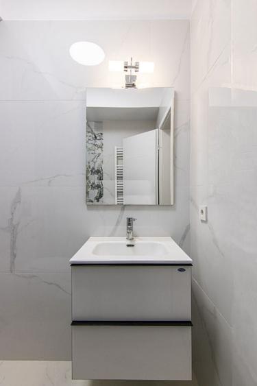 Apartament cu 3 camere semidecomandat în Drumul Taberei