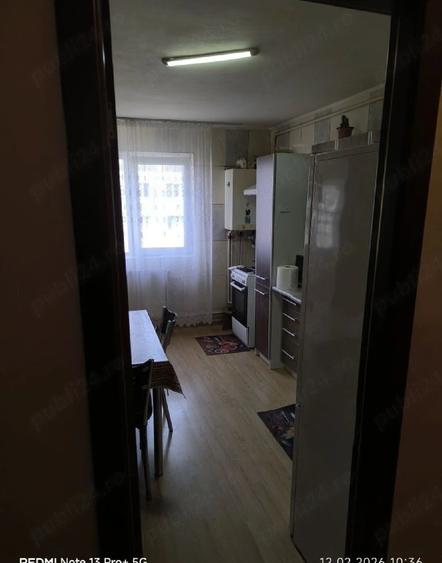 Apartament cu 3 camere semidecomandat în Noua