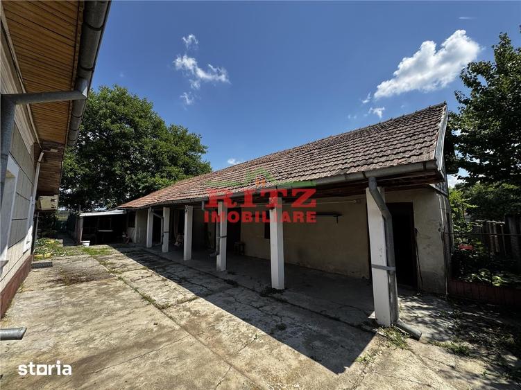 Casă cu 4 camere cu Teren 2437 Mp în Osica de Sus