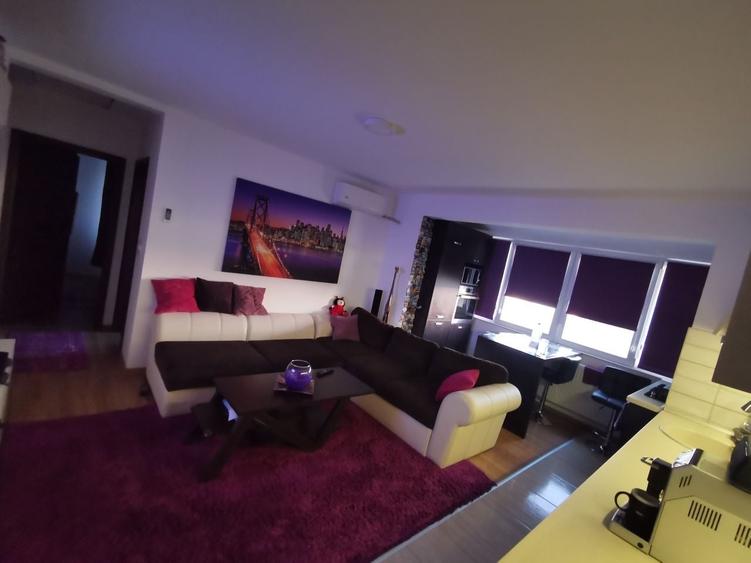 Apartament cu 3 camere decomandat în Exterior Vest