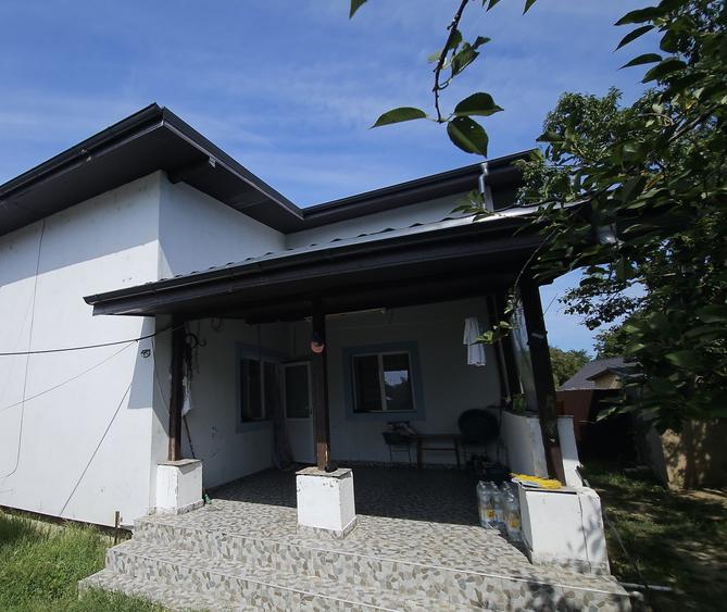 Casă cu 2 camere cu Teren 524 Mp în Poienarii Burchii