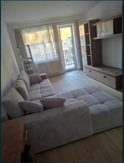 Apartament cu 2 camere decomandat, mobilat în Tractorul