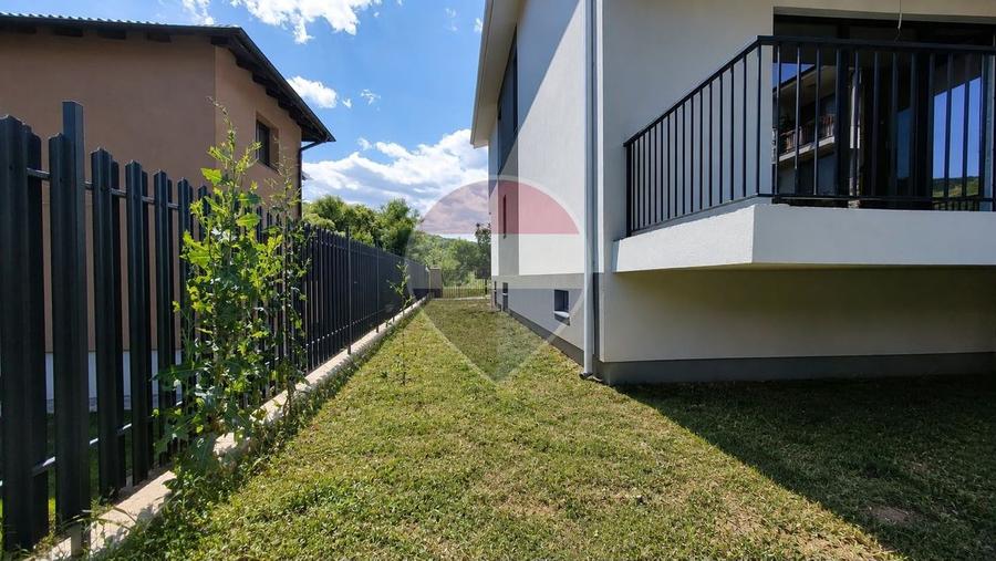 Casă cu 7 camere cu Teren 250 Mp în Florești