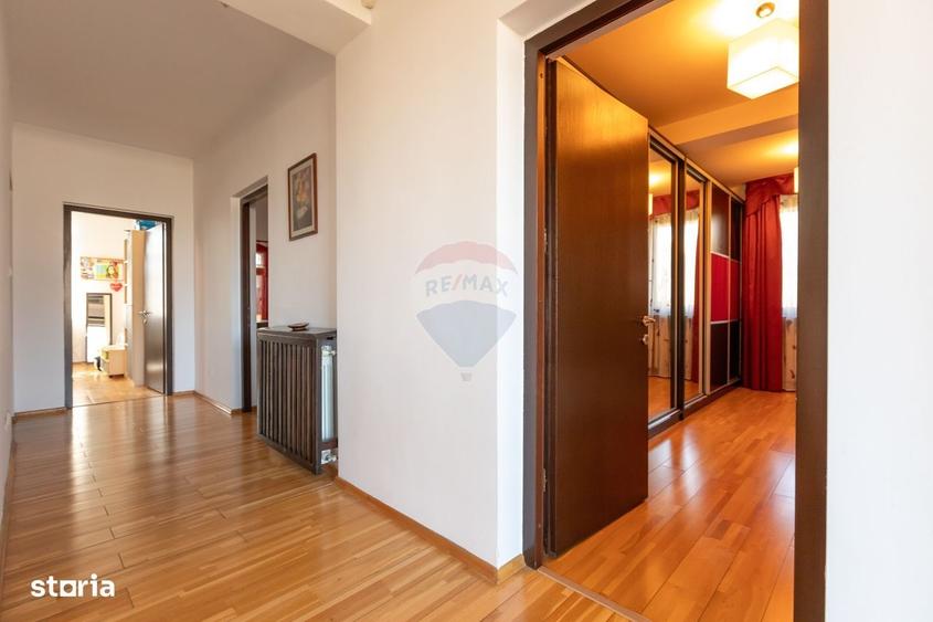 Casă cu 4 camere cu Teren 1617 Mp în Central