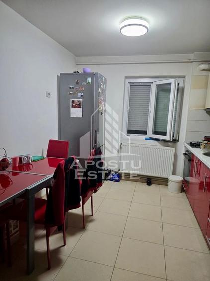 Apartament cu 3 camere semidecomandat, mobilat în Circumvalațiunii