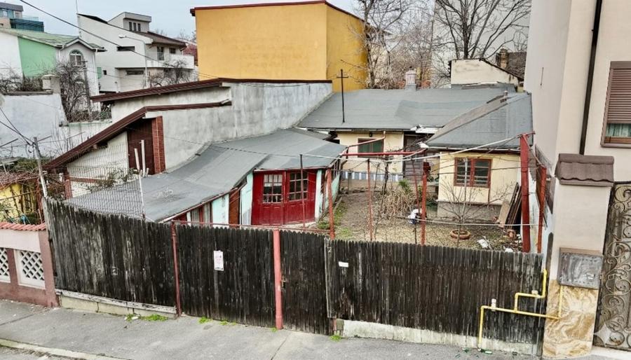 Teren Construcții intravilan de 200 mp, în Vitan