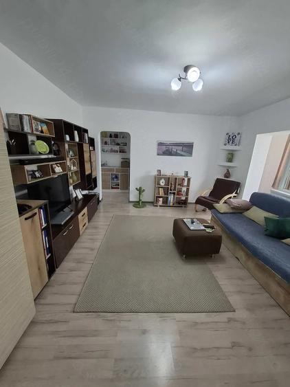 Vand urgent apartament cu 3 camere confort 1 semidecomandat - 3