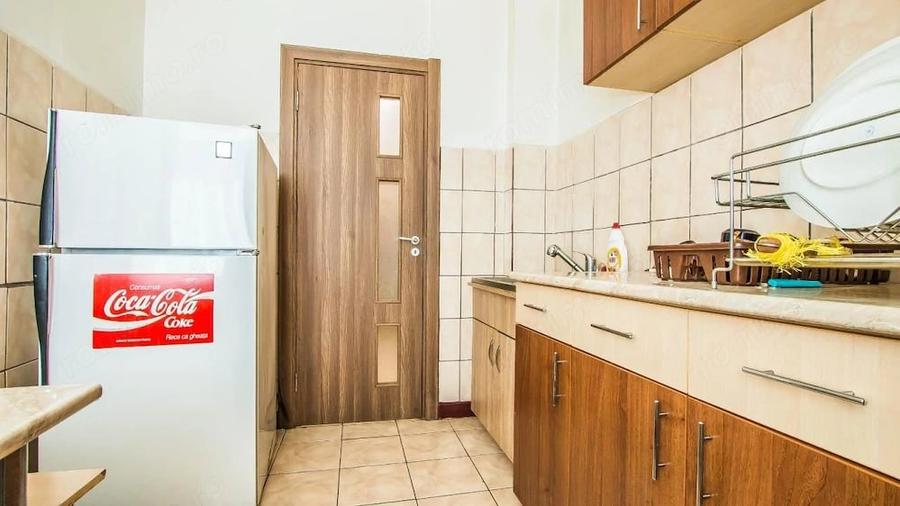 Apartament cu 3 camere semidecomandat în Grivița