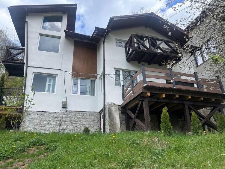 Casă cu 4 camere cu Teren 600 Mp în Central