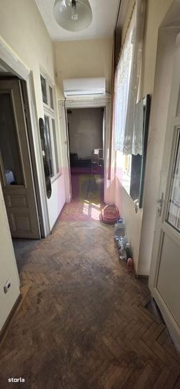 Casă cu 4 camere în Central