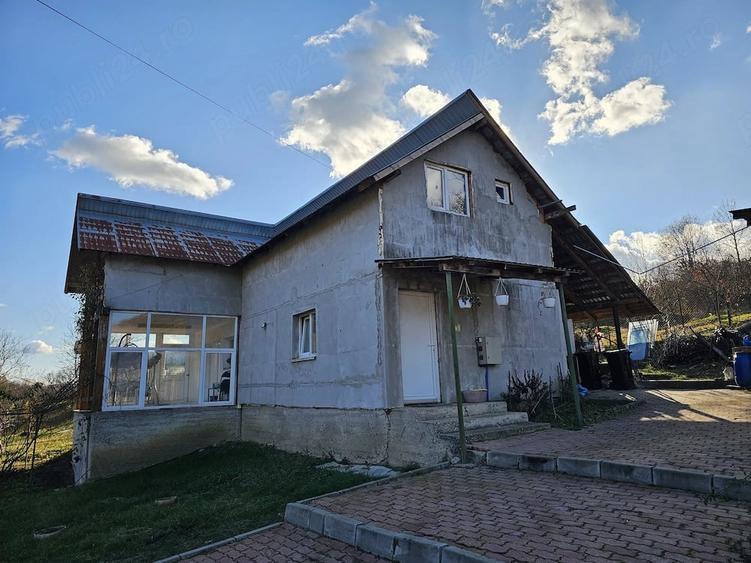 Casă cu Teren 6772 Mp în Ursoaia