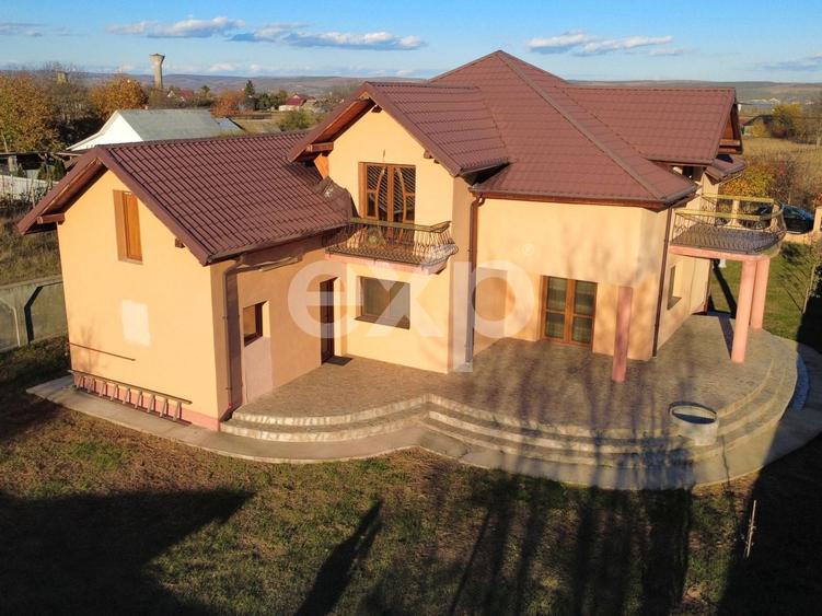Casă individuală cu 5 camere cu Canalizare în Sascut