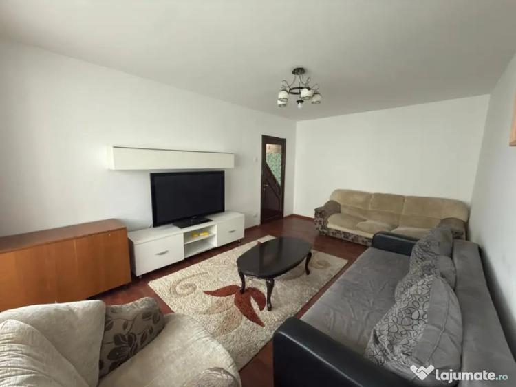 Apartament cu 3 camere decomandat în Republicii