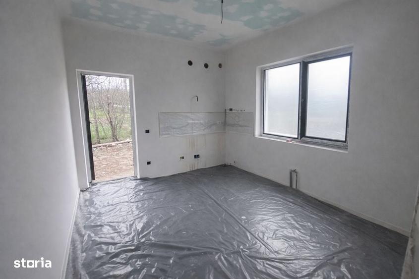 Casă cu 3 camere cu Teren 420 Mp în Tomești