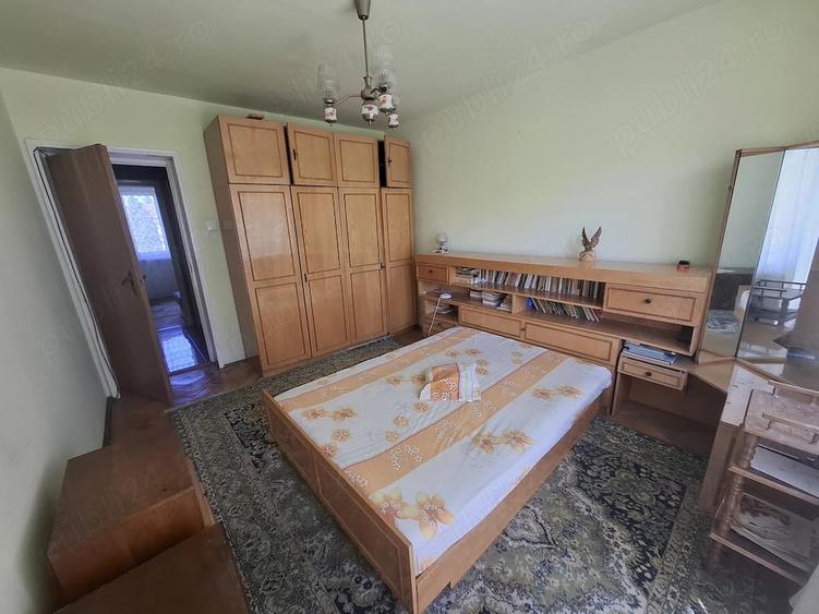 Apartament cu 4 camere semidecomandat în Săsar