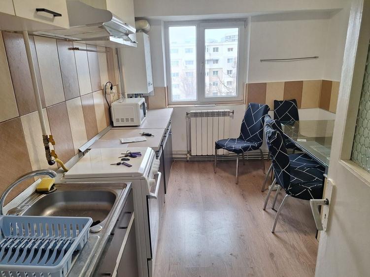Apartament cu 3 camere decomandat în Faleza Nord