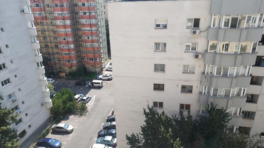Garsonieră decomandată în P-ța Unirii — fotografia 3