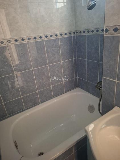 Vand apartament 3 camere