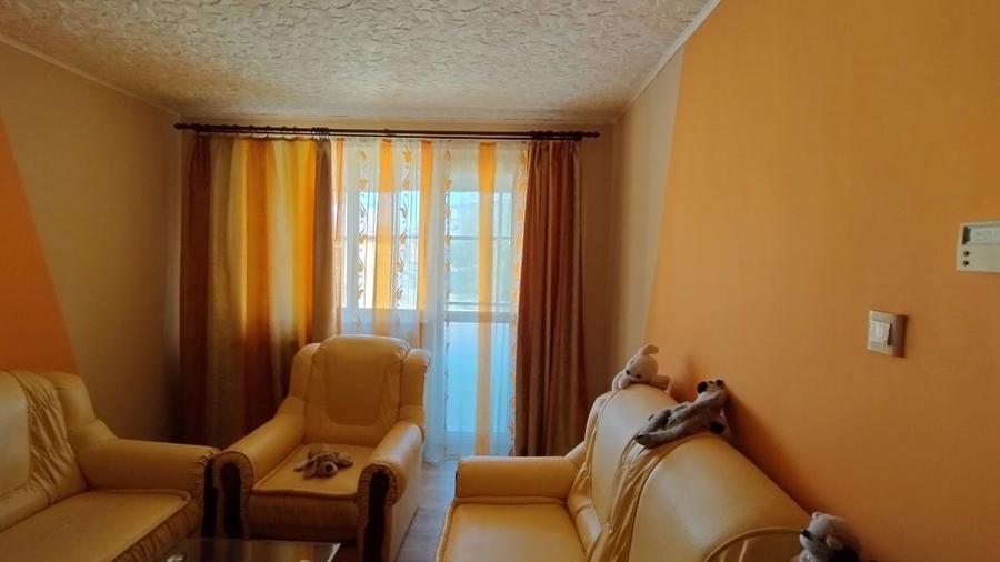 Apartament cu 3 camere semidecomandat în Central