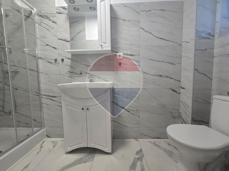 Apartament cu 3 camere semidecomandat, mobilat în Florești