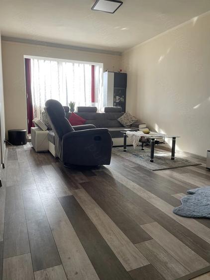 Apartament cu 3 camere decomandat în Fortuna